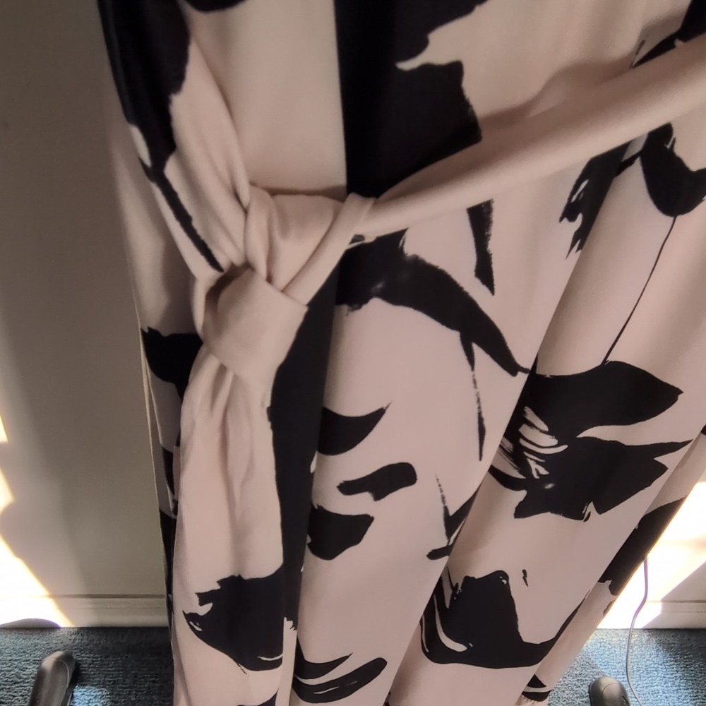 Chic black and Ivory‎ floral colorblock Maxi dress soft knit top belted waist - Picture 4 of 7